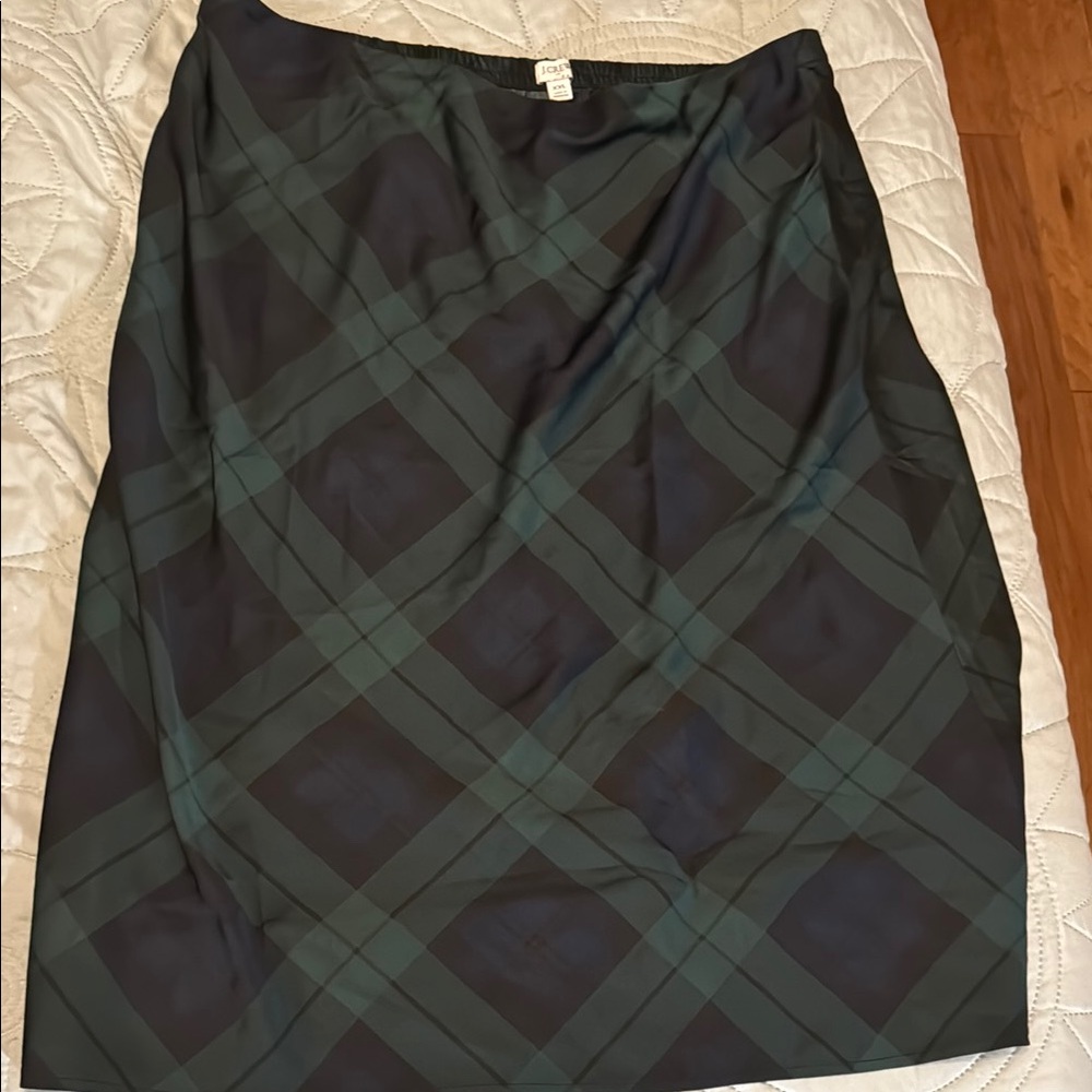 J.Crew Tartan bias slip skirt (XXL)
Item style: CC677